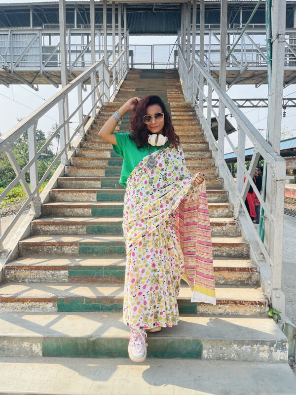 White Mulmul Saree with Lemon Print & Striped Pallu - Image 5