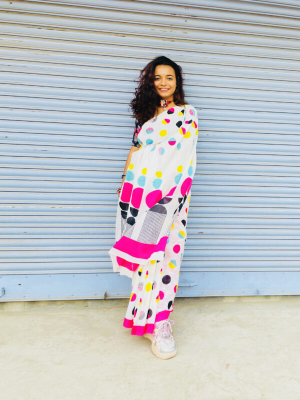 White Multicolor Polka Dot Printed Saree with Pink Border - Image 5