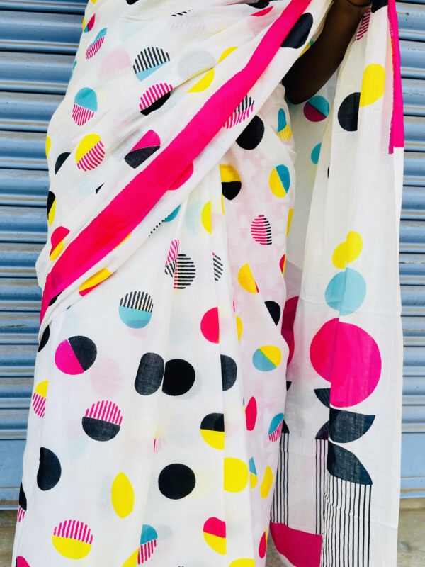 White Multicolor Polka Dot Printed Saree with Pink Border - Image 6